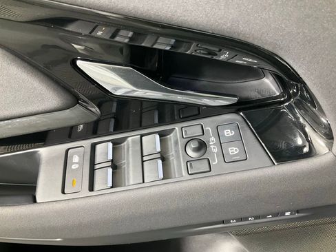 Used 2025 Land Rover Range Rover Evoque S image 14