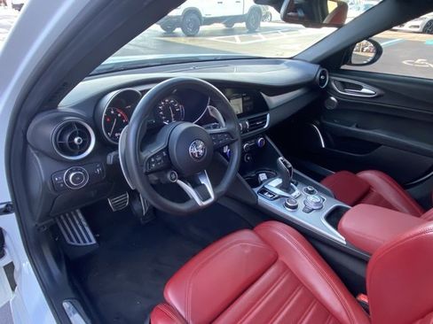 Used 2022 Alfa Romeo Giulia Veloce image 12