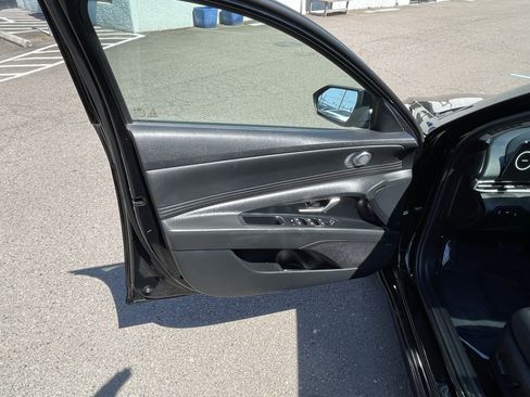 Used 2021 Hyundai Elantra SEL w/ Convenience + Premium Package FWD image 17