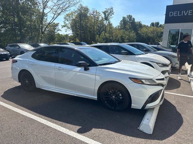 Used 2022 Toyota Camry XSE w/ Cold Weather Package FWD image 9