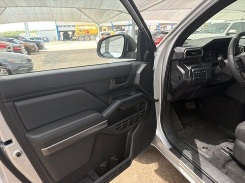Used 2026 Toyota 4Runner SR5 AWD/4WD image 9