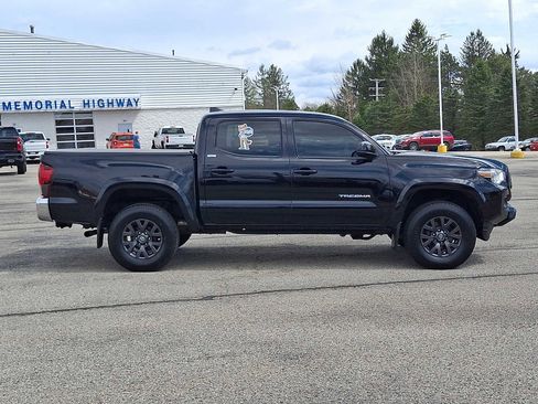 Used 2020 Toyota Tacoma SR5 image 8