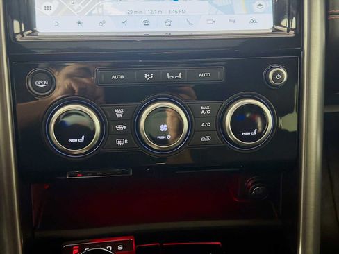 Used 2017 Land Rover Discovery HSE Luxury AWD/4WD image 18