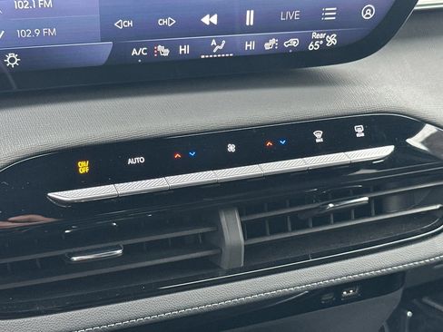 Used 2025 Buick Enclave Preferred image 25