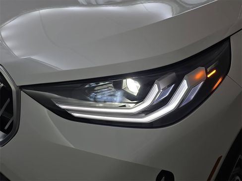 Used 2025 BMW X3 xDrive30i w/ Premium Package image 31