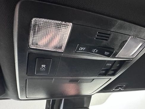 Used 2019 Toyota Tacoma TRD Sport AWD/4WD image 29