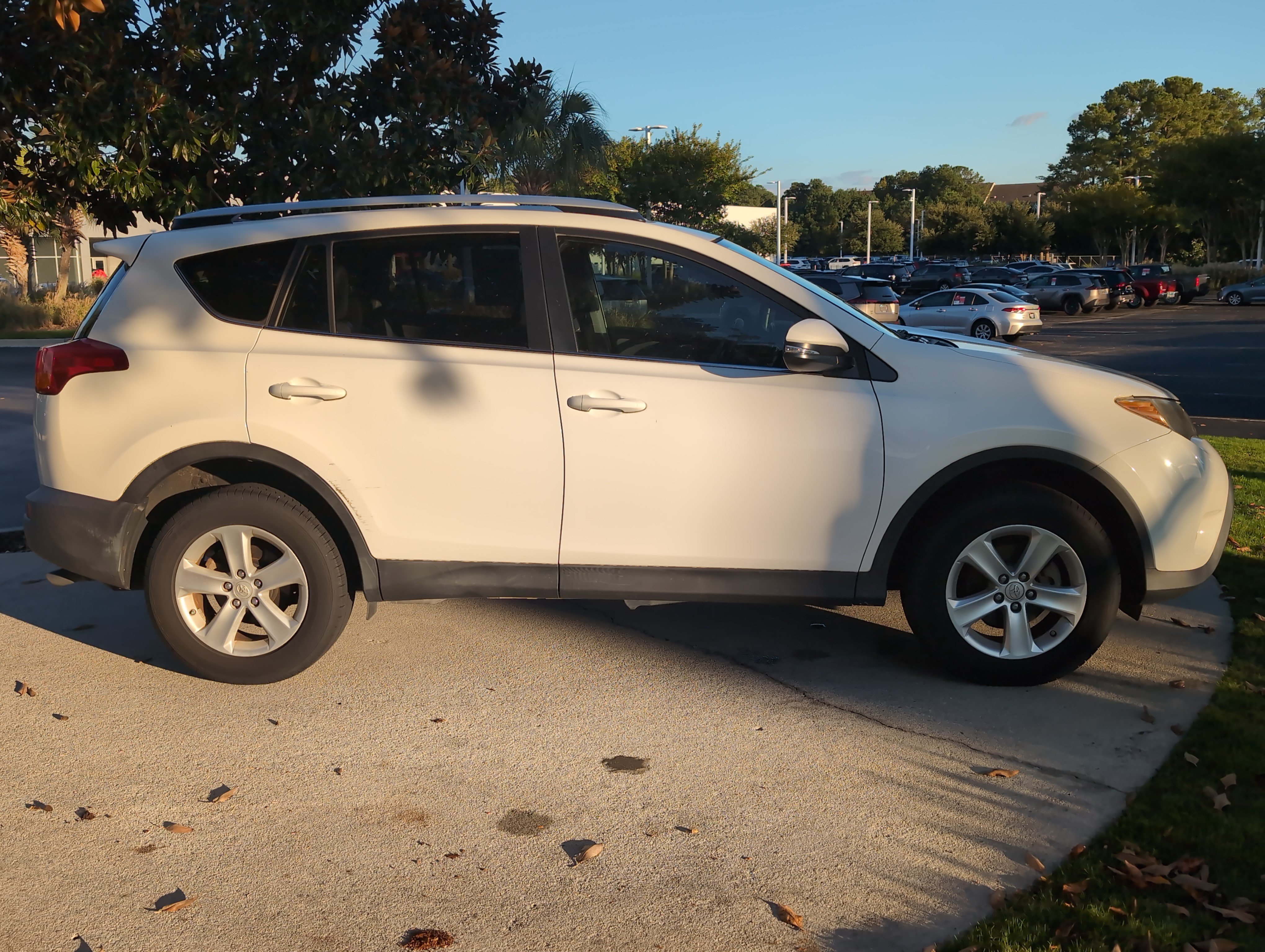 Used 2014 Toyota RAV4 XLE FWD image 11