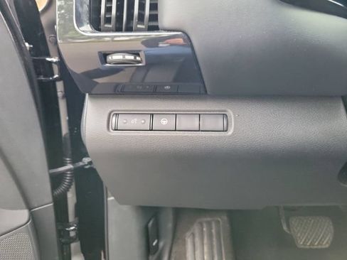 Used 2024 Nissan Pathfinder SV FWD image 16
