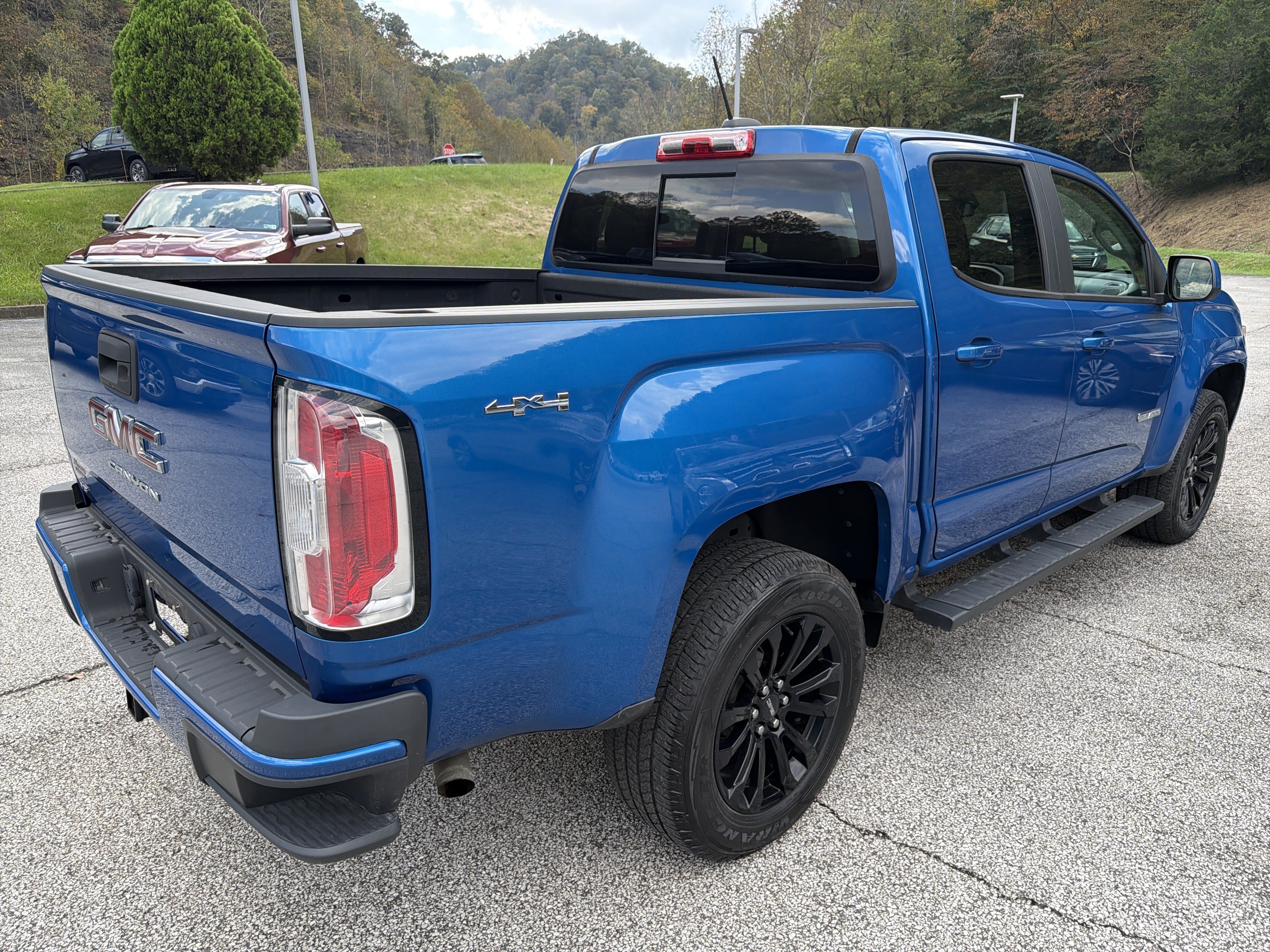 Used 2022 GMC Canyon Elevation w/ Elevation Premium Package AWD/4WD image 8