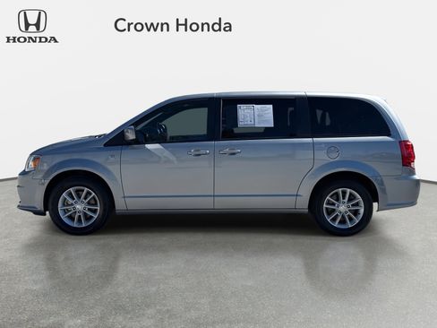 Used 2019 Dodge Grand Caravan SE image 4