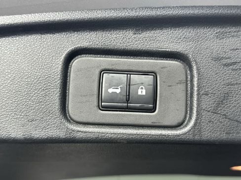Used 2025 Nissan Pathfinder SL FWD image 25