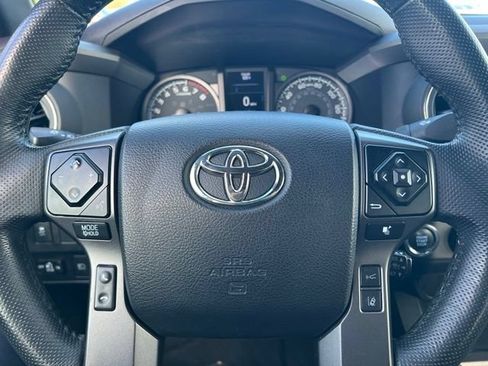 Used 2022 Toyota Tacoma TRD Off-Road AWD/4WD image 19
