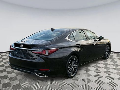 Used 2025 Lexus ES 350 Premium image 2
