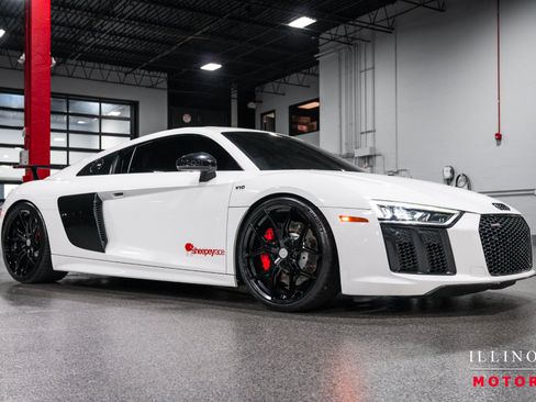 Used 2018 Audi R8 V10 w/ Premium Package RWD image 7