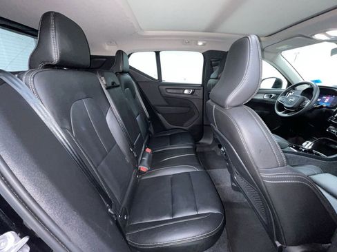 Used 2025 Volvo XC40 B5 Plus image 12
