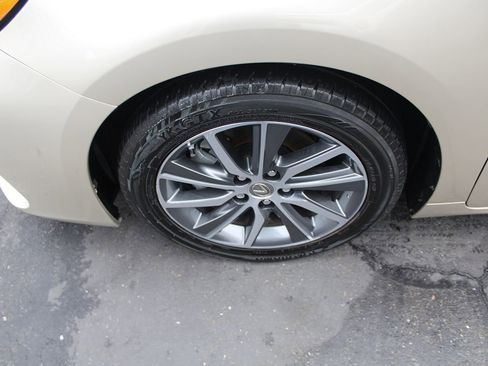 Used 2018 Lexus ES 300h image 11