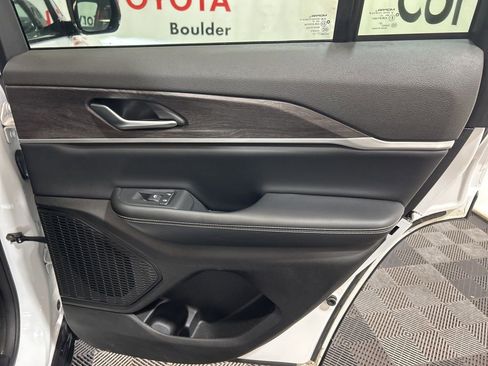 Used 2023 Jeep Grand Cherokee Limited image 15