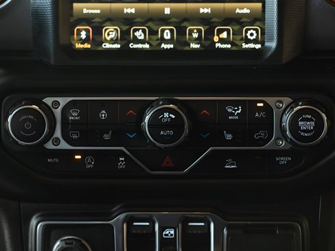 Used 2023 Jeep Gladiator Mojave w/ Cold Weather Group image 42