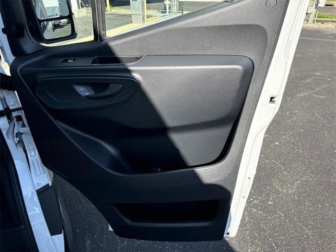 Used 2025 Mercedes-Benz Sprinter 2500 image 14