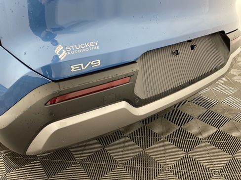 Used 2024 Kia EV9 Wind image 7