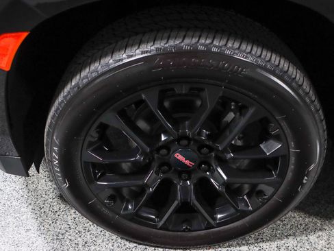 Used 2023 GMC Yukon SLT image 11