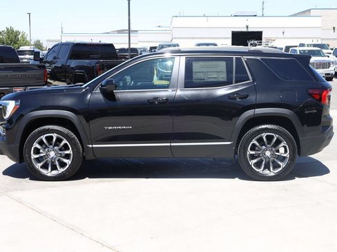 New 2027 GMC Terrain Elevation w/ Elevation Premium Package AWD/4WD image 3
