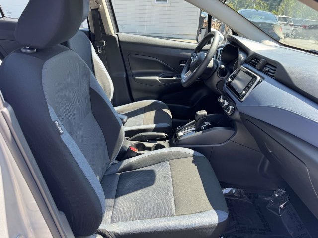 Used 2024 Nissan Versa SV FWD image 9