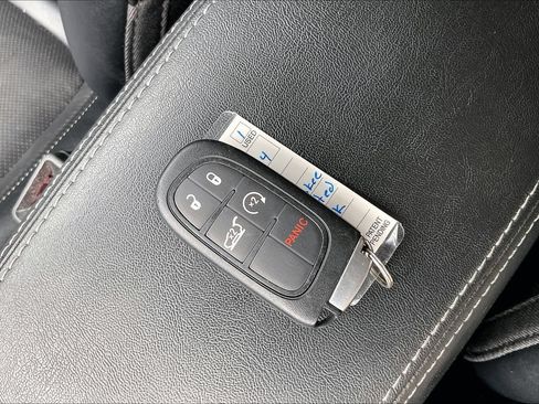 Used 2022 Jeep Cherokee Limited w/ Mopar Interior Package AWD/4WD image 27