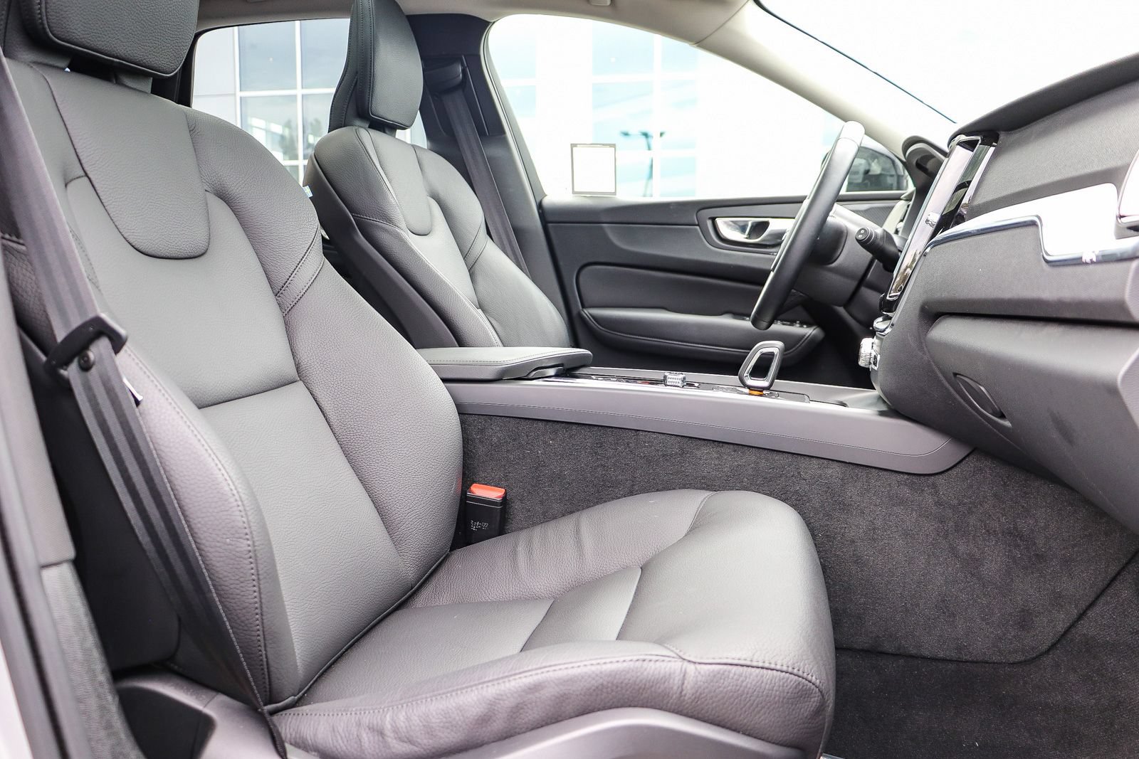 Used 2025 Volvo XC60 B5 Plus w/ Protection Package Premier AWD/4WD image 17