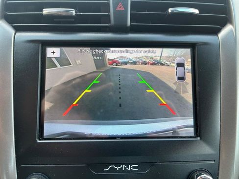 Used 2019 Ford Fusion SE image 17