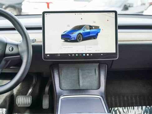 Used 2023 Tesla Model Y Long Range image 13