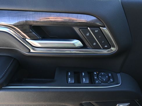 Used 2025 Chevrolet Silverado 2500 LTZ w/ Trail Boss Package image 17