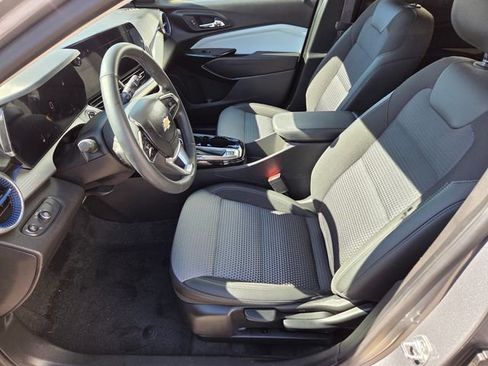 Used 2025 Chevrolet Trax LT w/ Driver Confidence Package image 10