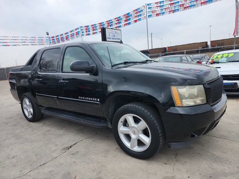 Used 2008 Chevrolet Avalanche LT w/ LT Preferred Equipment Group image 2
