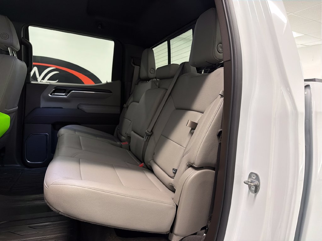 Used 2024 GMC Sierra 1500 SLT w/ SLT Premium Plus Package AWD/4WD image 9