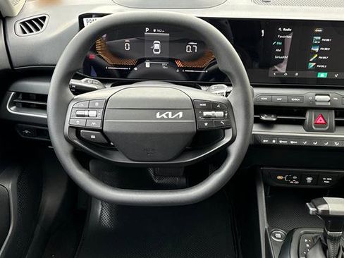 New 2025 Kia K4 LXS image 16