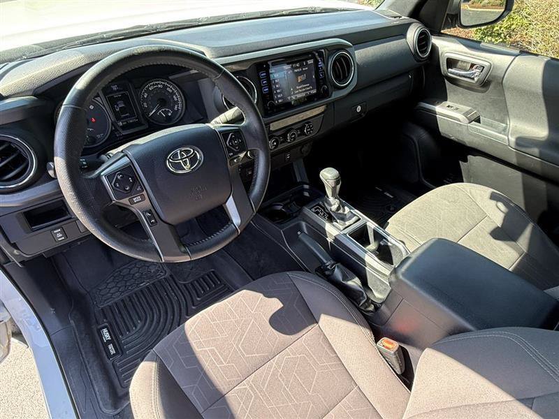 Used 2017 Toyota Tacoma TRD Off-Road w/ Tow Package AWD/4WD image 11