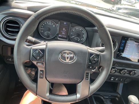 Used 2018 Toyota Tacoma TRD Off-Road AWD/4WD image 13