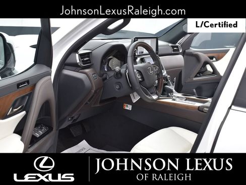 Used 2025 Lexus LX 700h Luxury AWD/4WD image 12