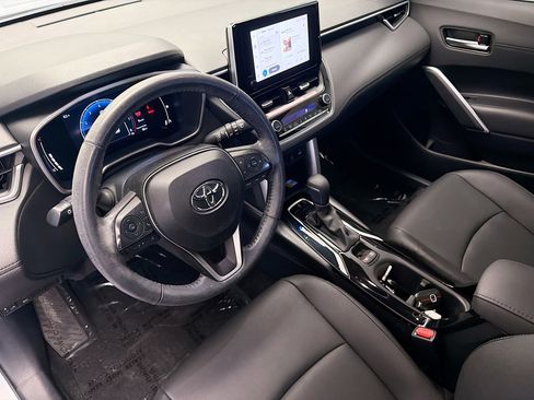 Used 2023 Toyota Corolla Cross XLE FWD image 7
