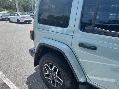 Used 2024 Jeep Wrangler Unlimited Sahara w/ Safety Group AWD/4WD image 6