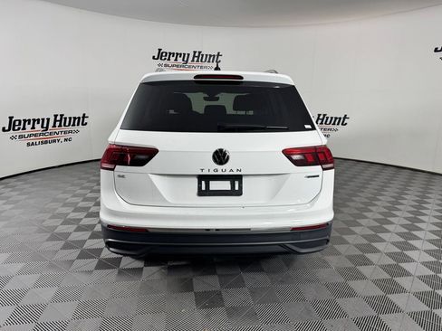 Used 2022 Volkswagen Tiguan SE AWD/4WD image 8