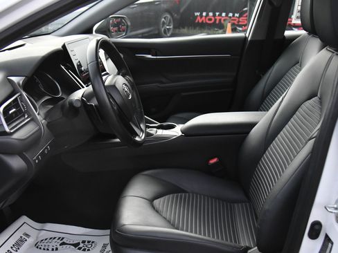 Used 2024 Toyota Camry SE image 18