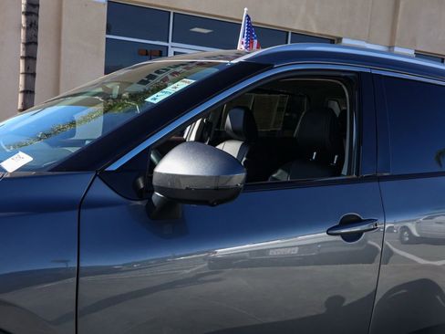 Used 2022 Nissan Rogue SL w/ SL Premium Package image 12