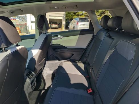 New 2026 Volkswagen Taos SE FWD image 11