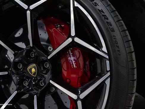 Used 2023 Lamborghini Urus Performante AWD/4WD image 7