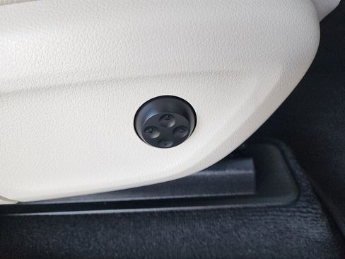 Used 2023 Mercedes-Benz GLE 350 4MATIC w/ AMG Line Exterior image 71