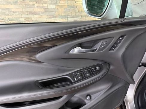 Used 2019 Buick Envision Essence FWD image 9