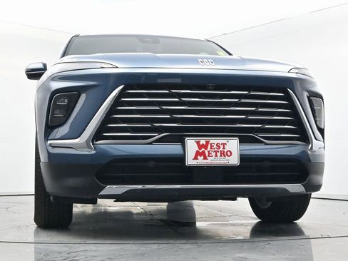 Used 2025 Buick Enclave Preferred image 32