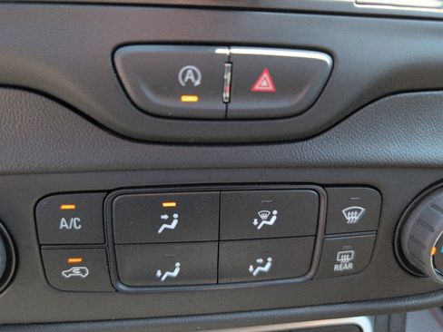 Used 2024 GMC Terrain SLE image 28